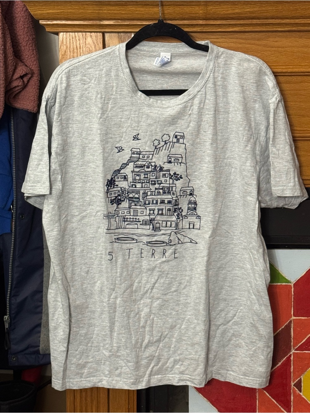 Men's Light Gray '5 Terre' Graphic Tee - Casual Crew Neck